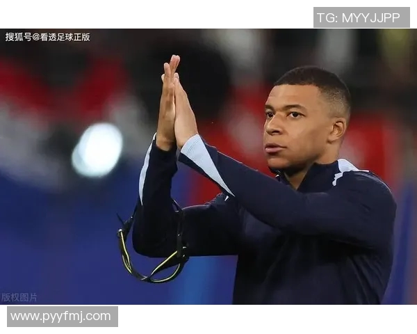 姆巴佩向阿尔巴表白：你是我心中的明星！